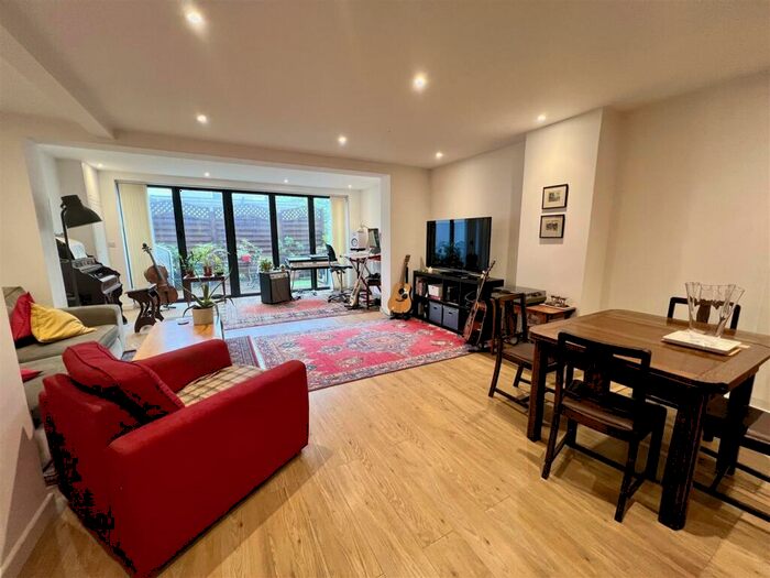 Flat To Rent In A Queens Road, Brighton, BN1