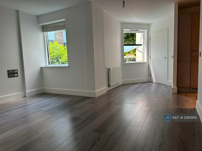 2 Bedroom Flat To Rent In Market Road, London, N7