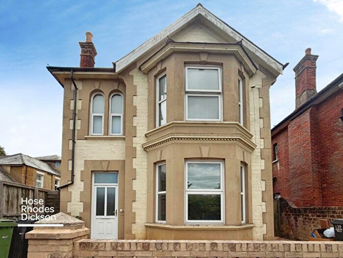 1 Bedroom Flat To Rent In Carisbrooke Road, PO30