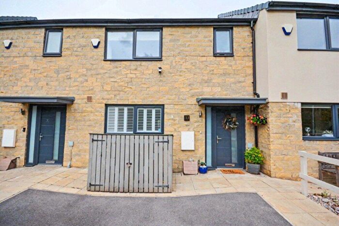 3 Bedroom Town House For Sale In Stonebridge Vale, Leeds, West Yorkshire, LS12