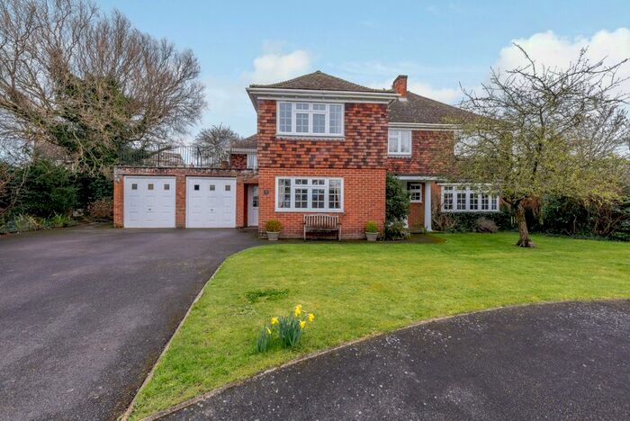 4 Bedroom Detached House For Sale In Church Close, Mersham, Kent, TN25