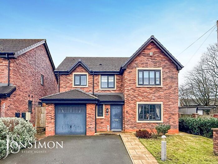 4 Bedroom Detached House For Sale In Dukes Rise, Brandlesholme, Bury, BL8