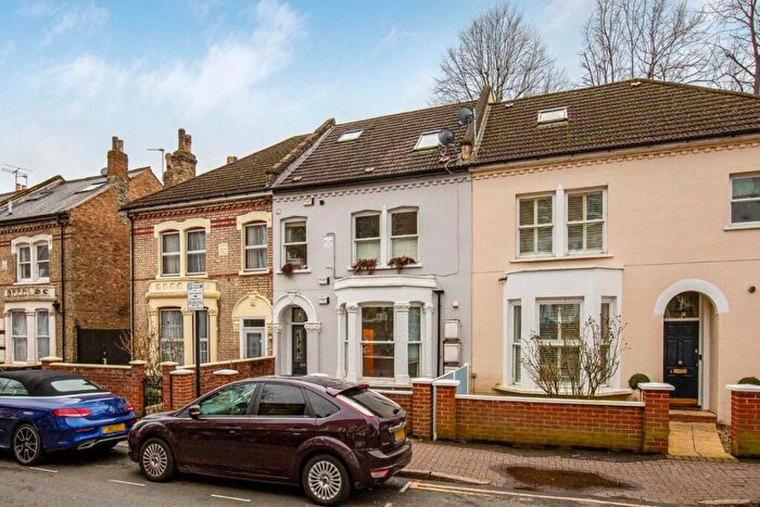 2 Bedroom Flat To Rent In Byrne Road, Balham, SW12