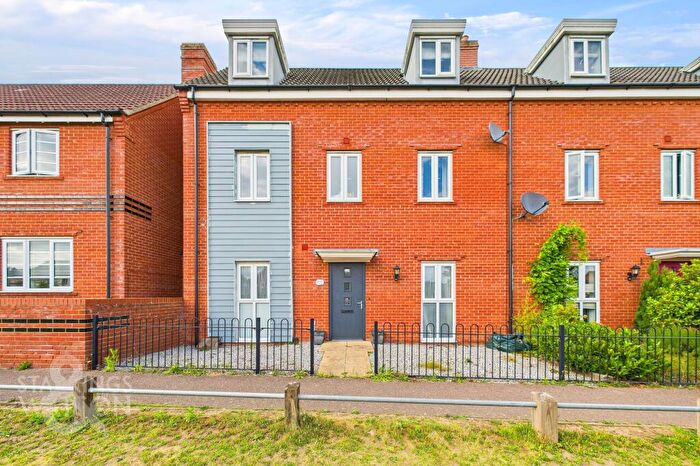 3 Bedroom Town House For Sale In Fairway, Queens Hill, Norwich, NR8
