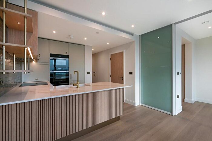 Flat To Rent In Lansdowne House, Engine House Way, London, NW1