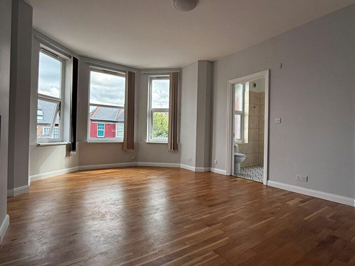1 Bedroom Flat To Rent In Station Road, London, N3