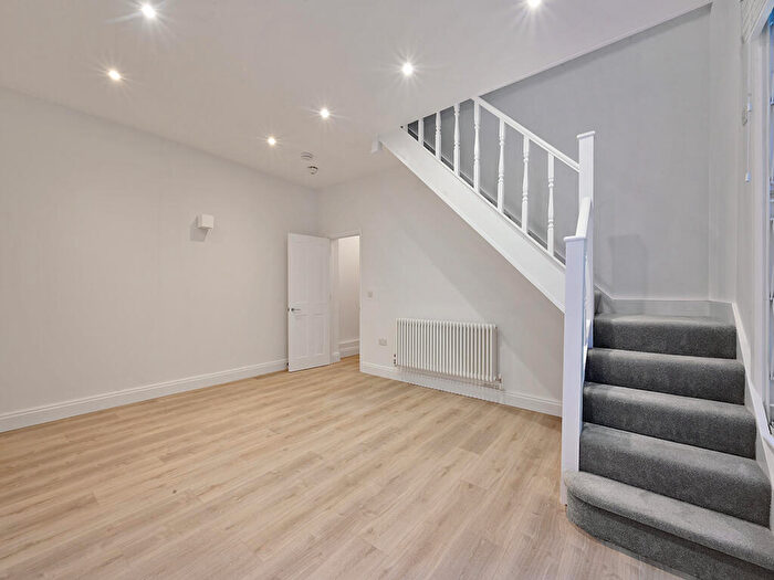 1 Bedroom Apartment To Rent In The Gardens, East Dulwich London, SE22