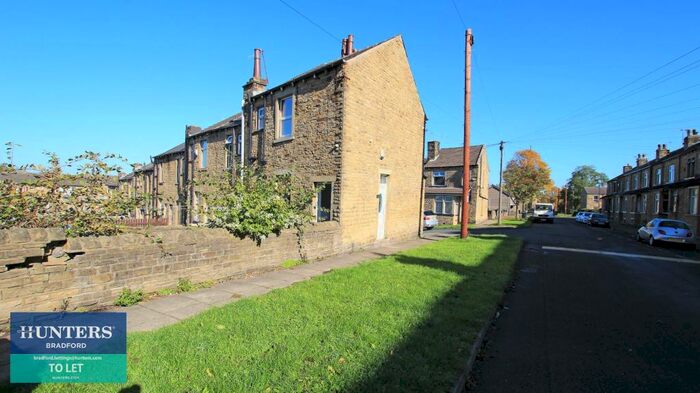 2 Bedroom House To Rent In Brompton Road, Bradford, BD4