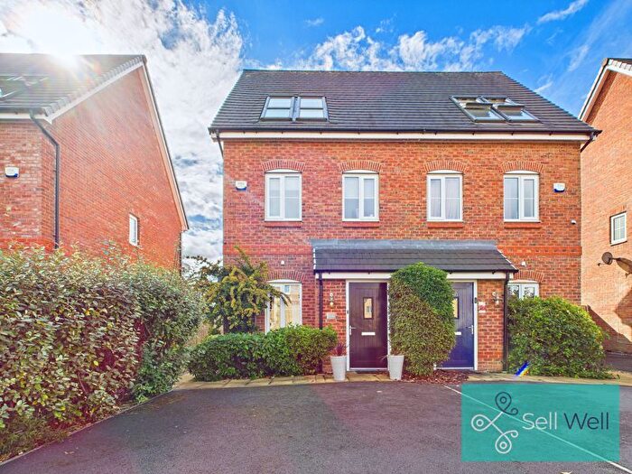 3 Bedroom Semi-Detached House For Sale In Malkins Wood Lane, Worsley, Manchester, M28