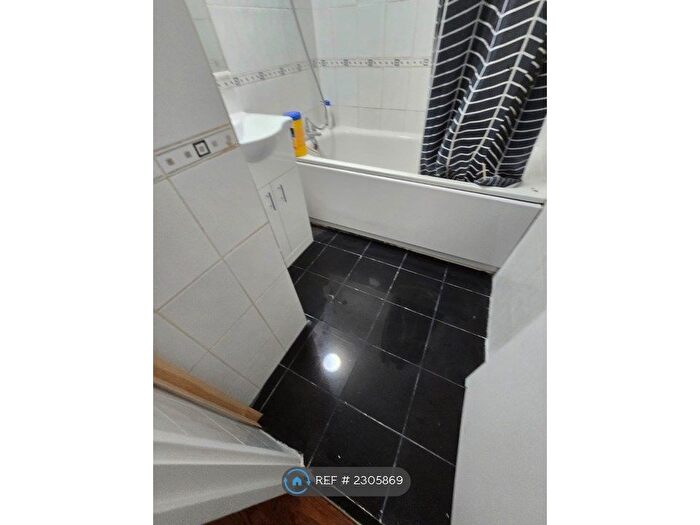 2 Bedroom Flat To Rent In Casterbridge Road, London, SE3