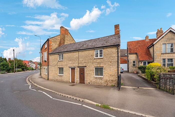 3 Bedroom Cottage To Rent In St. Johns Street, Bicester, OX26