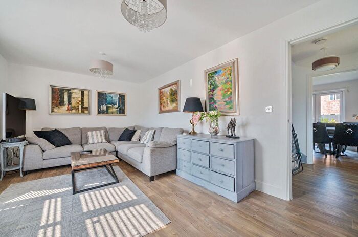 3 Bedroom Detached House For Sale In Willow Way, Bracklesham Bay, PO20
