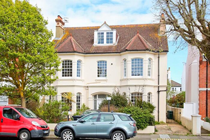 3 Bedroom Apartment To Rent In Sackville Gardens, Hove, BN3