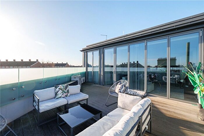 3 Bedroom Flat For Sale In Hannell Road, London, SW6