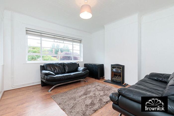 2 Bedroom Apartment To Rent In Ossulton Way, London, N2