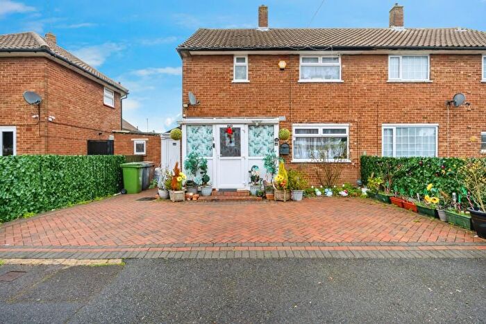 3 Bedroom Semi Detached House For Sale In Aydon Road, Luton, LU3