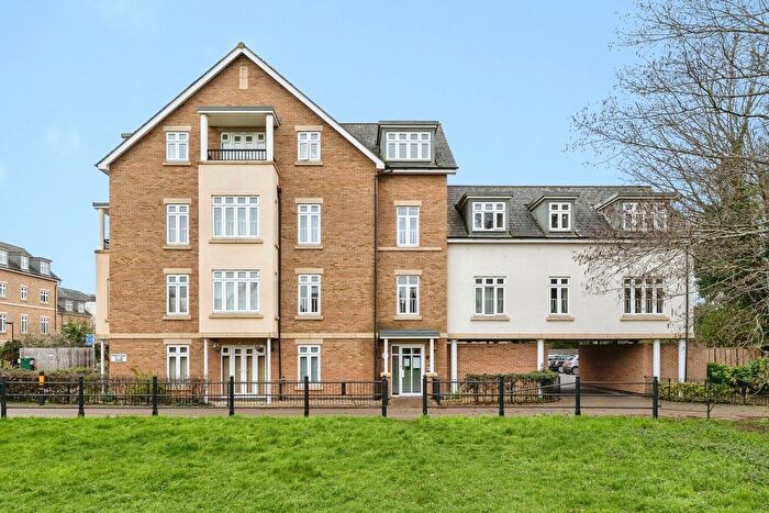 2 Bedroom Flat For Sale In Pearl Close, Cambridge, Cambridgeshire, CB4