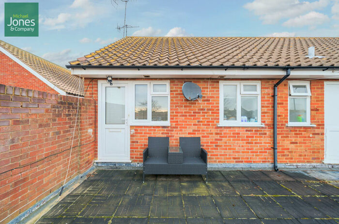 Flat To Rent In Manor Parade, Salvington Road, Worthing, West Sussex, BN13