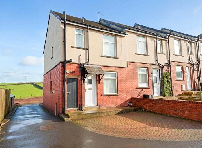 3 Bedroom End Of Terrace House For Sale In Wakefield Road, Fenay Bridge, HD8