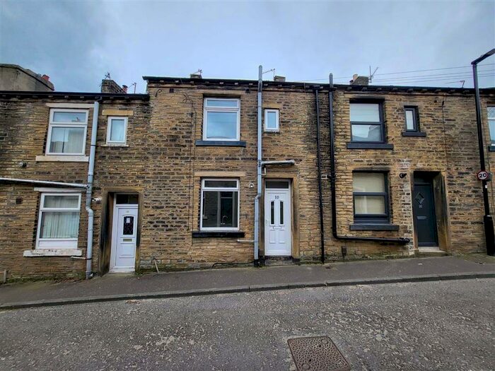 1 Bedroom Terraced House To Rent In Thomas Street West, Savile Park, Halifax, HX1