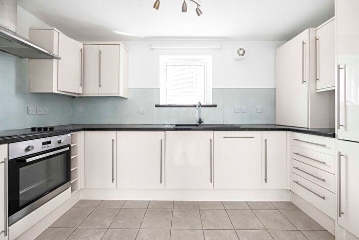 1 Bedroom Flat To Rent In Juniper Crescent, London, NW1