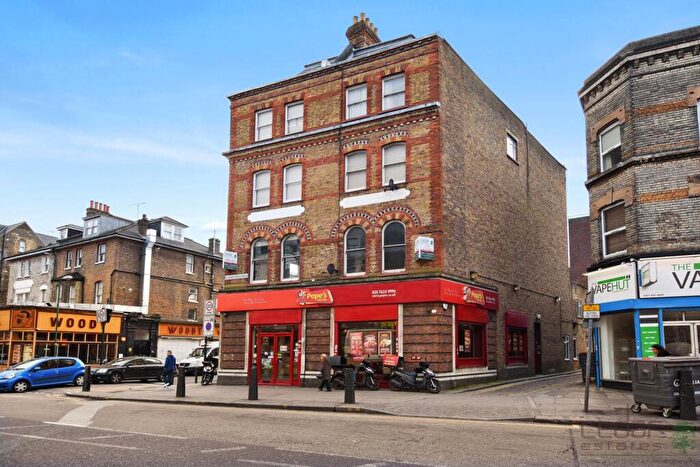 3 Bedroom Flat To Rent In Kilburn High Road, Kilburn, NW6