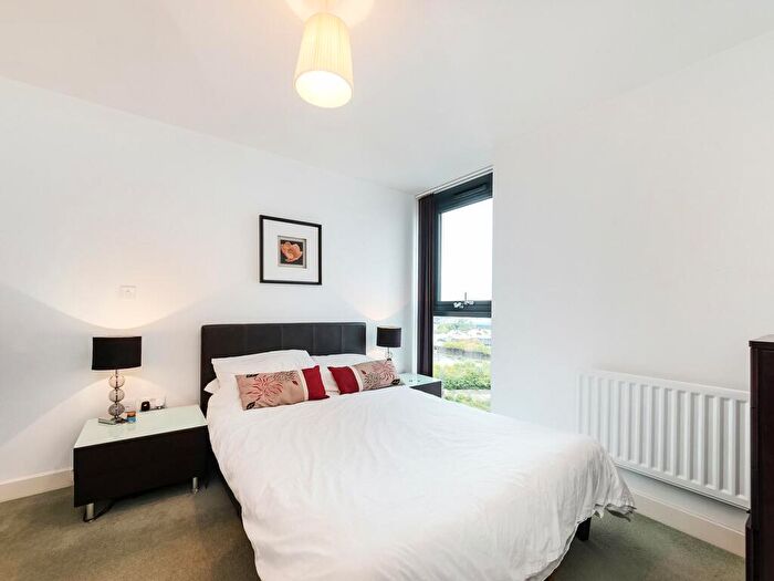 2 Bedroom Apartment To Rent In Elektron Tower, Blackwall Way, E14