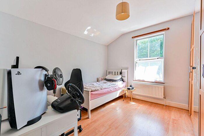 5 Bedroom Property For Sale In Lime Grove, Shepherd's Bush, London, W12