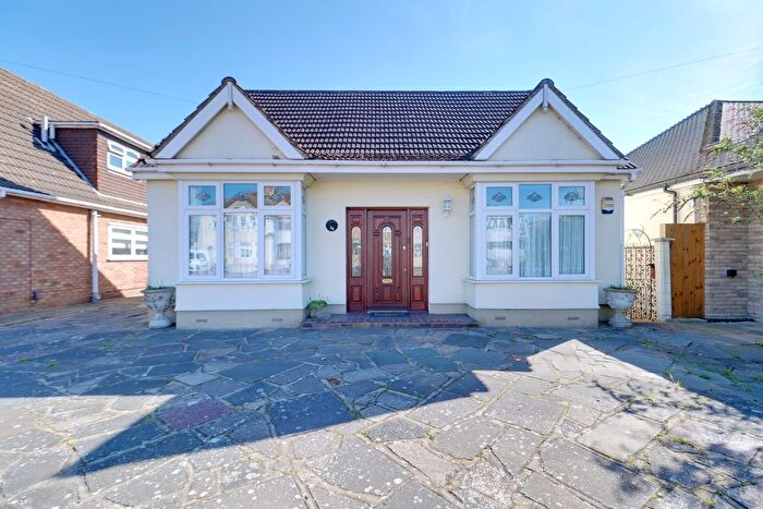 2 Bedroom Detached Bungalow For Sale In Upminster Road North, Rainham, RM13