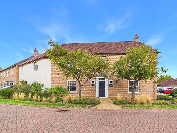 5 Bedroom Link Detached House For Sale In Kingfisher Close, Little Paxton, St. Neots, PE19
