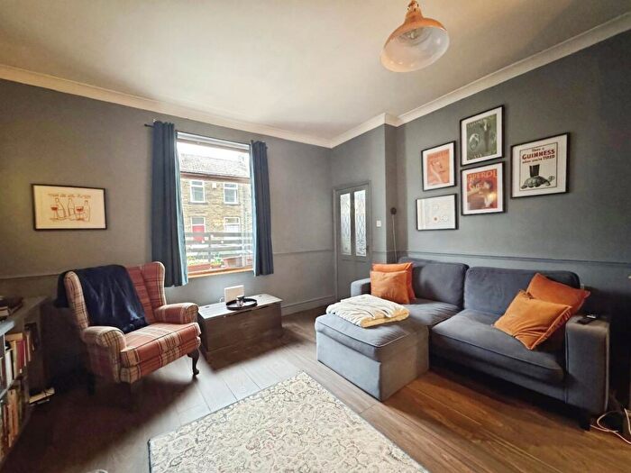 1 Bedroom Terraced House For Sale In Neville Street, Cleckheaton, BD19