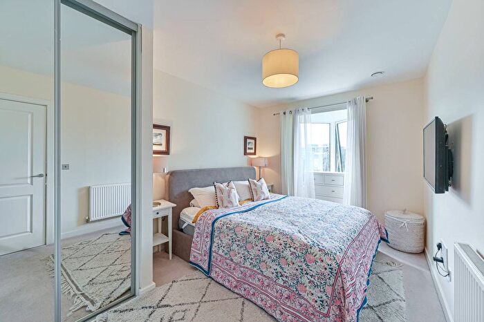 2 Bedroom Flat For Sale In Lomond Grove, Camberwell, London, SE5