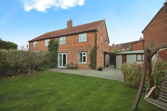 3 Bedroom Semi Detached House For Sale In Moor Avenue, Wetherby, LS23