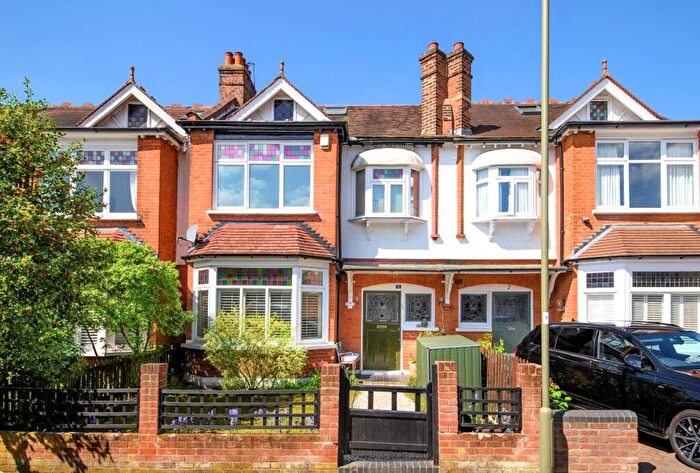4 Bedroom Terraced House For Sale In Chislehurst Avenue, London, N12