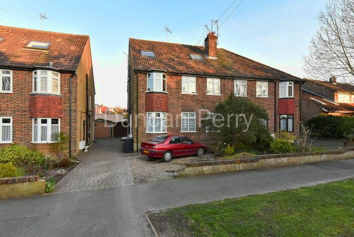 3 Bedroom Maisonette To Rent In Dugdale Hill Lane, Potters Bar, Herts, EN6