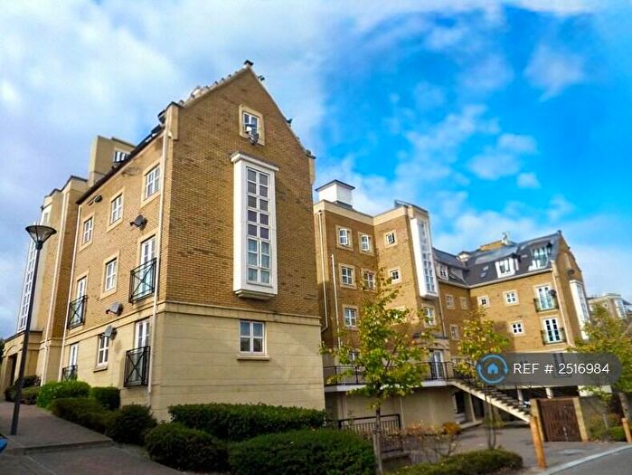 2 Bedroom Flat To Rent In Sandpiper Close, Greenhithe, DA9