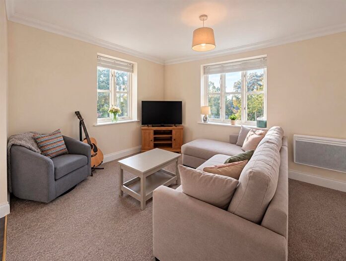 2 Bedroom Flat To Rent In Groves Close, Colchester, CO4