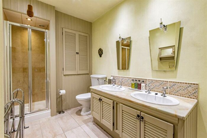 3 Bedroom Cottage For Sale In Quarry Lane, Alton, Chesterfield, S42