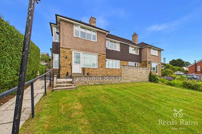 2 Bedroom Apartment For Sale In The Drive, Halifax, West Yorkshire, HX3