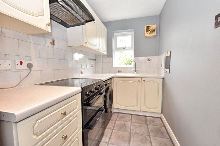2 Bedroom Flat For Sale In The Cricketers, Leeds, West Yorkshire, LS5