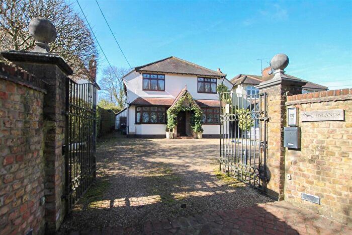 3 Bedroom Detached House For Sale In Doddinghurst Road, Parkwood, Doddinghurst, Brentwood, CM15