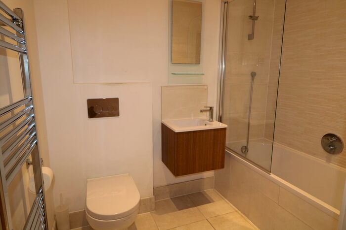 2 Bedroom Flat For Sale In Park Road, Beckenham, BR3