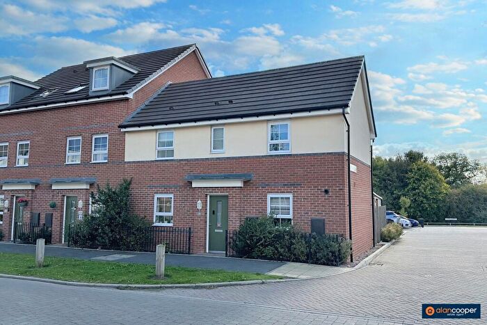 3 Bedroom End Of Terrace House For Sale In Queen Elizabeth Road, Nuneaton, CV10