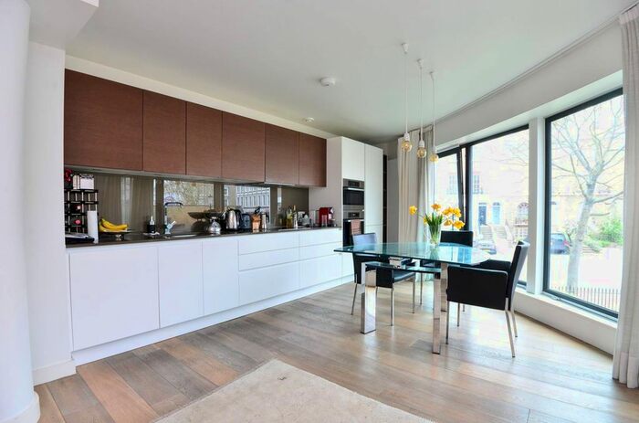 2 Bedroom Flat To Rent In Hortensia Road, Chelsea, London, SW10