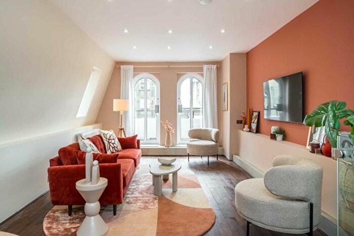 2 Bedroom Flat To Rent In Curzon Street, Mayfair, W1J