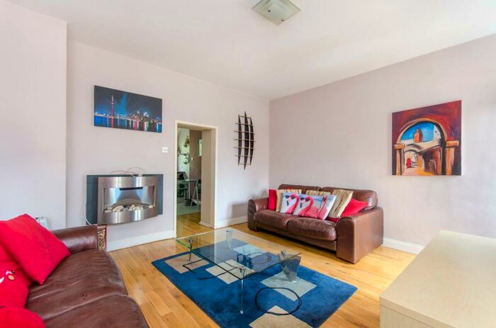 2 Bedroom Flat To Rent In Portpool Lane, Clerkenwell, London, EC1N