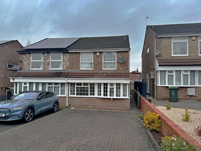 3 Bedroom Semi-Detached House To Rent In Keanscott Drive, Oldbury, B68