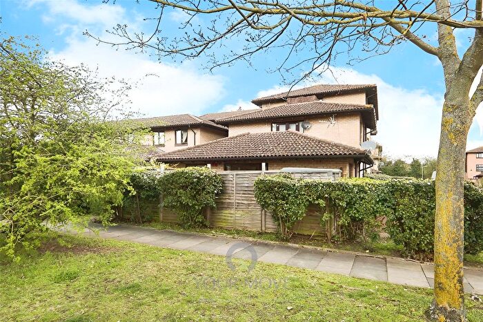 2 Bedroom Flat To Rent In Eastgate Close, London, SE28