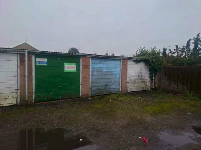 Garage / Parking To Rent In Station Road, Rainham, Kent, ME8