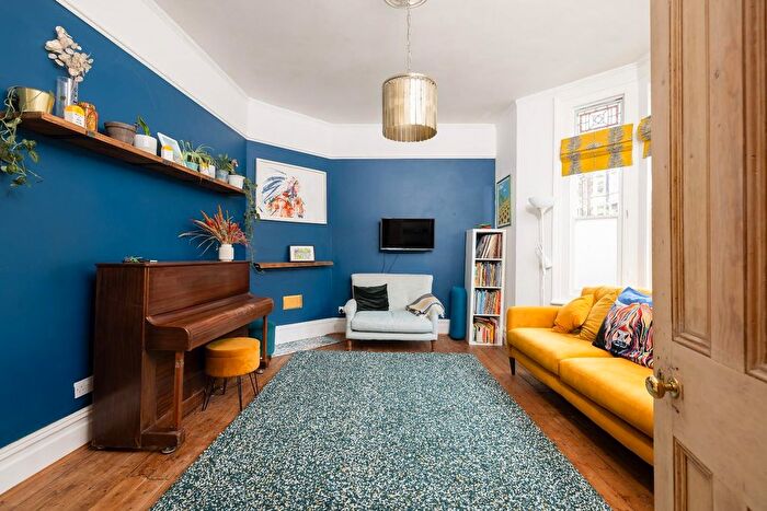 3 Bedroom Maisonette For Sale In Elton Road, Bishopston, BS7